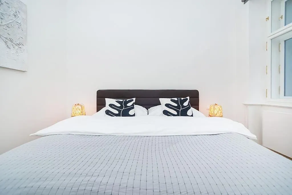 Bright And Designed Apartment In The Center Praha