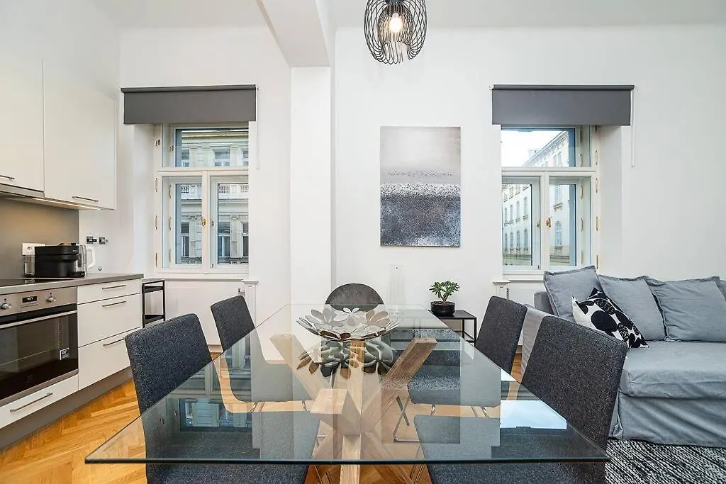 Bright And Designed Apartment In The Center Praha