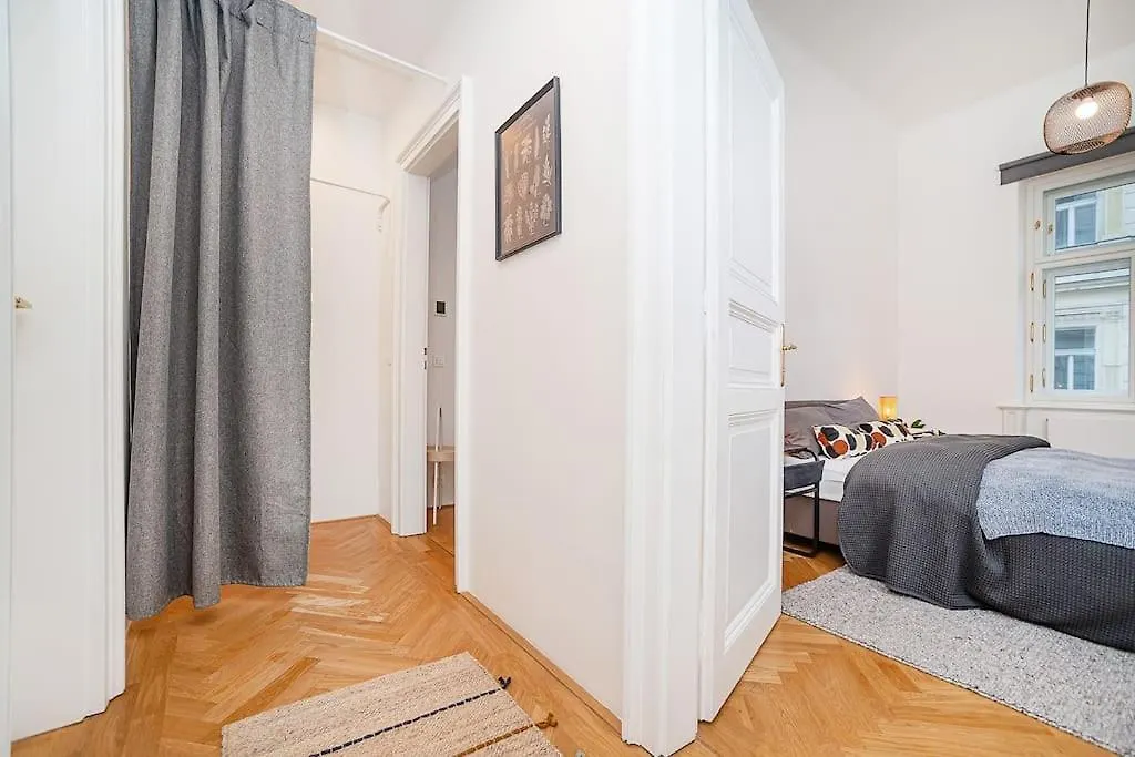 Bright And Designed Apartment In The Center Praha