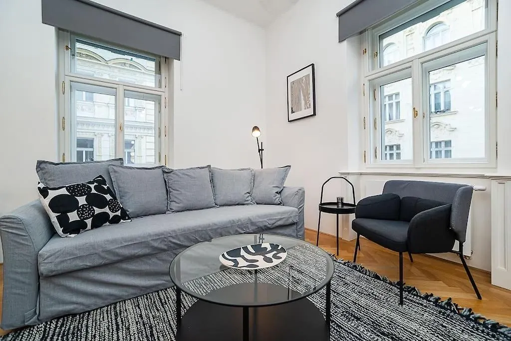 Bright And Designed Apartment In The Center Prague