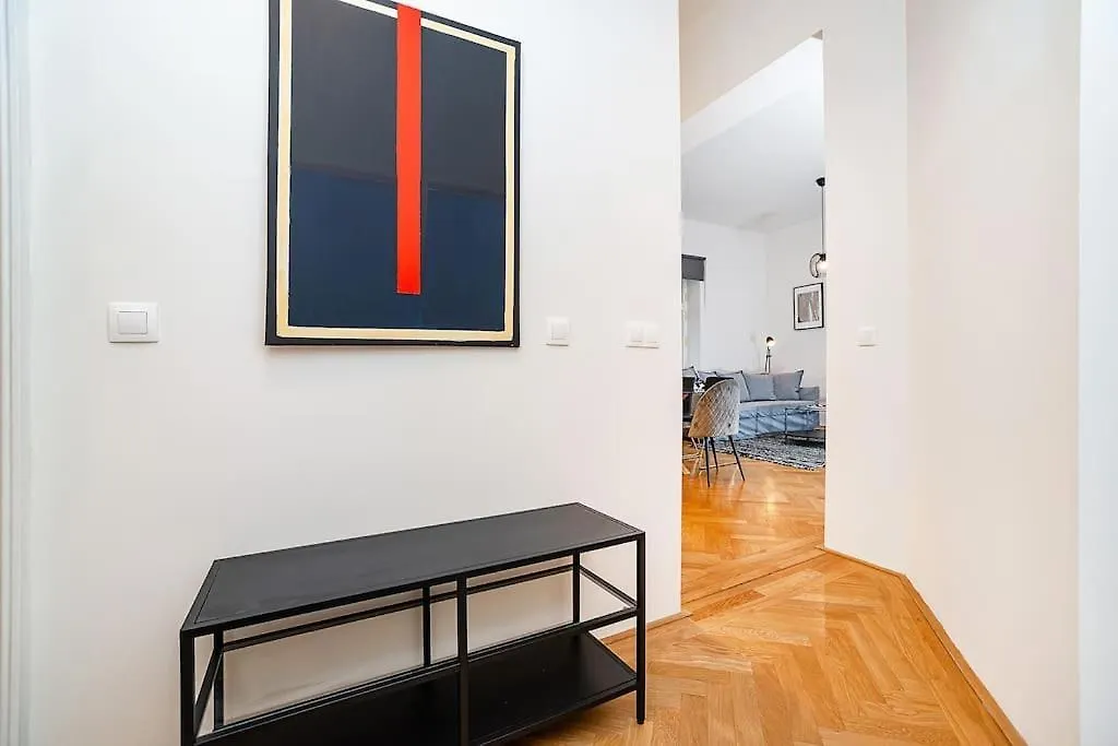 Bright And Designed Apartment In The Center Prague